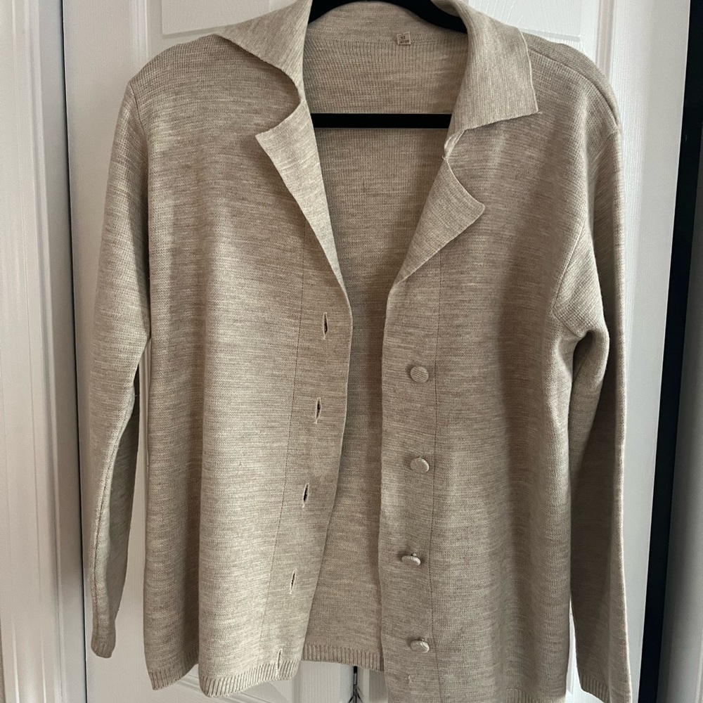 Beige Knit collared cardigan, sz 12/14 women’s